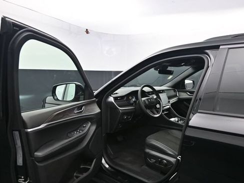 New 2026 Jeep Grand Cherokee Altitude AWD/4WD image 13