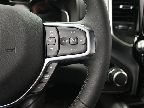 New 2026 RAM 1500 4x4 Crew Cab image 32