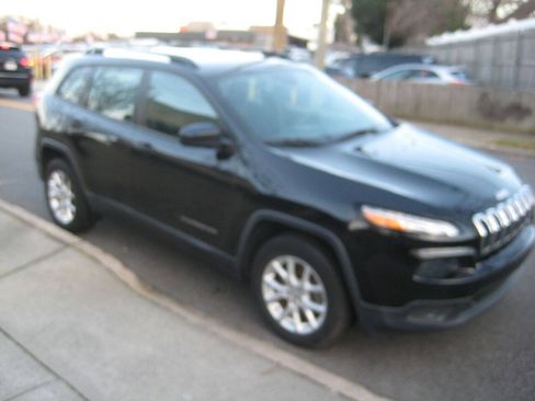 Used 2016 Jeep Cherokee Sport AWD/4WD image 2