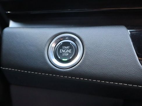 Used 2023 Cadillac Escalade Premium Luxury AWD/4WD image 18