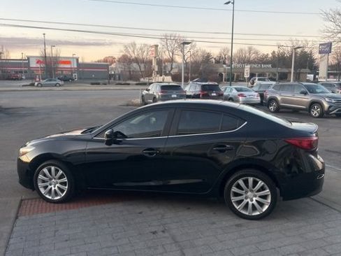 Used 2018 MAZDA MAZDA3 Touring image 21