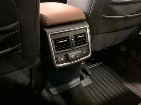 Used 2023 Subaru Forester Touring AWD/4WD image 34