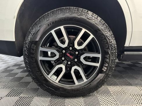 Used 2024 GMC Yukon AT4 w/ Technology Package AWD/4WD image 39