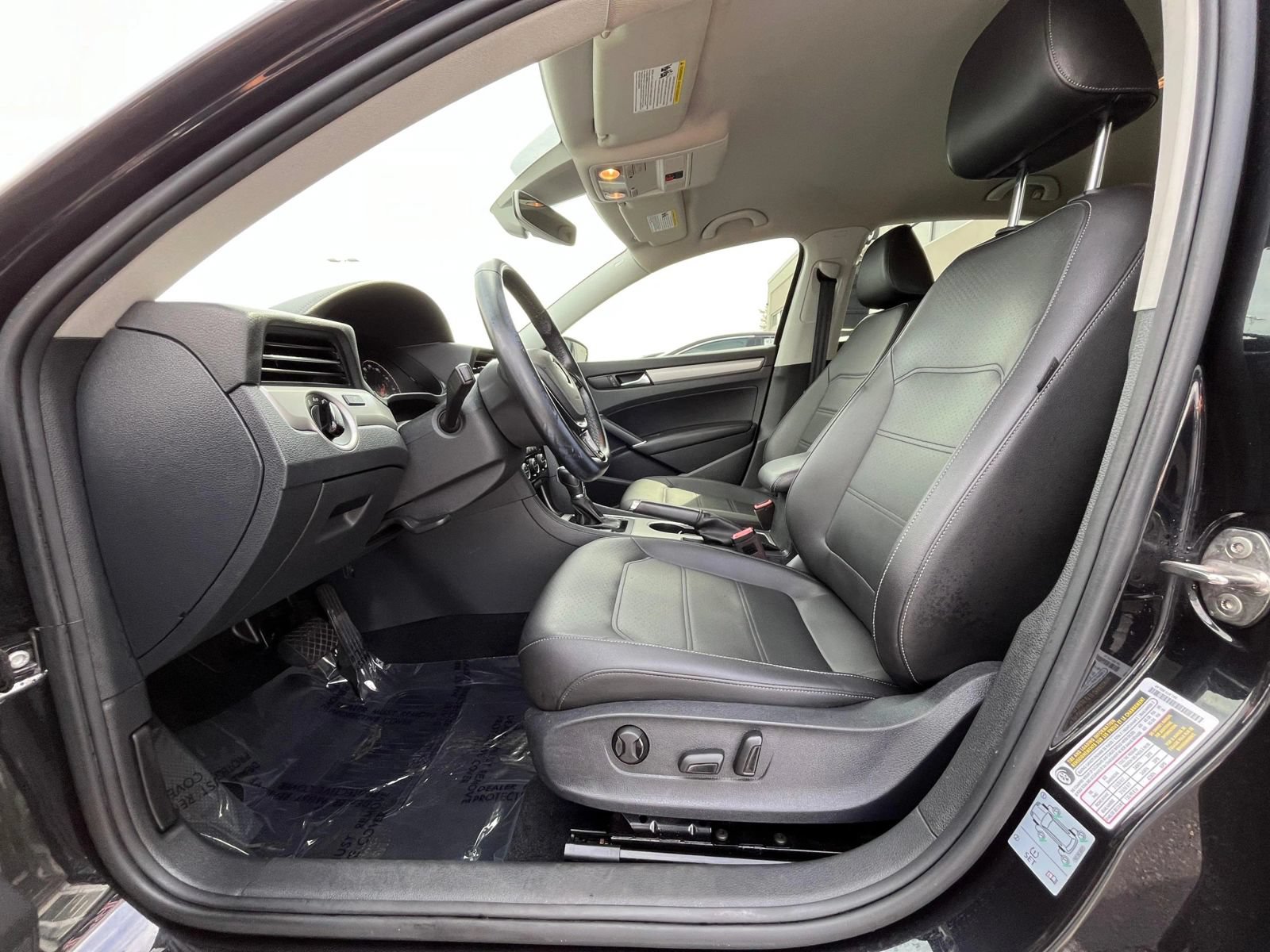 Used 2020 Volkswagen Passat 2.0T SE FWD image 26