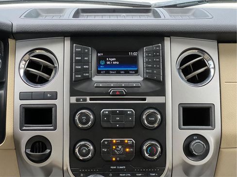 Used 2017 Ford Expedition XLT RWD image 9