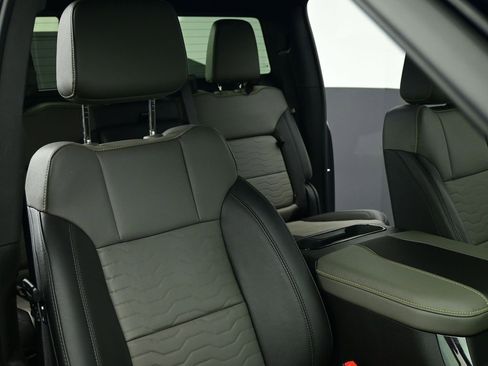 Used 2024 Chevrolet Silverado 2500 ZR2 w/ Technology Package image 60