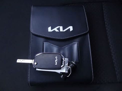 Used 2025 Kia Sportage LX FWD image 28