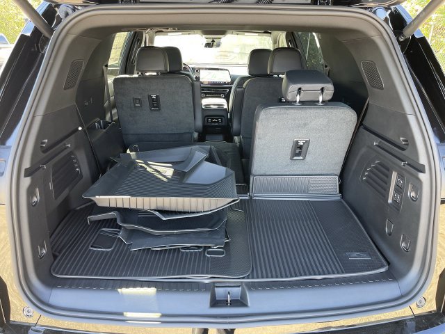 New 2027 Chevrolet Traverse RS w/ LPO, Floor Liner Package AWD/4WD image 25