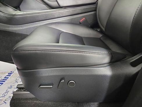 Used 2023 Tesla Model Y Performance image 31