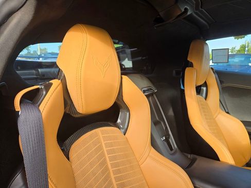 Used 2021 Chevrolet Corvette Stingray Premium Cpe w/ Z51 Performance Package RWD image 18