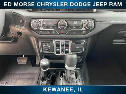 Used 2025 Jeep Gladiator Sport AWD/4WD image 11