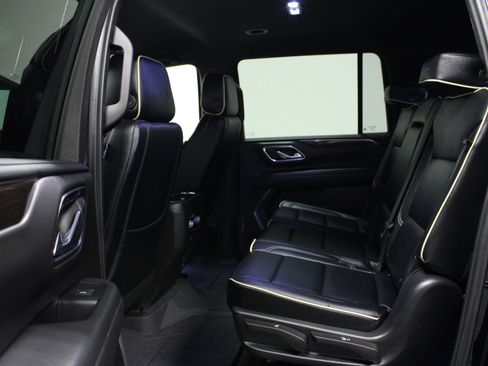 Used 2024 GMC Yukon XL SLE image 13