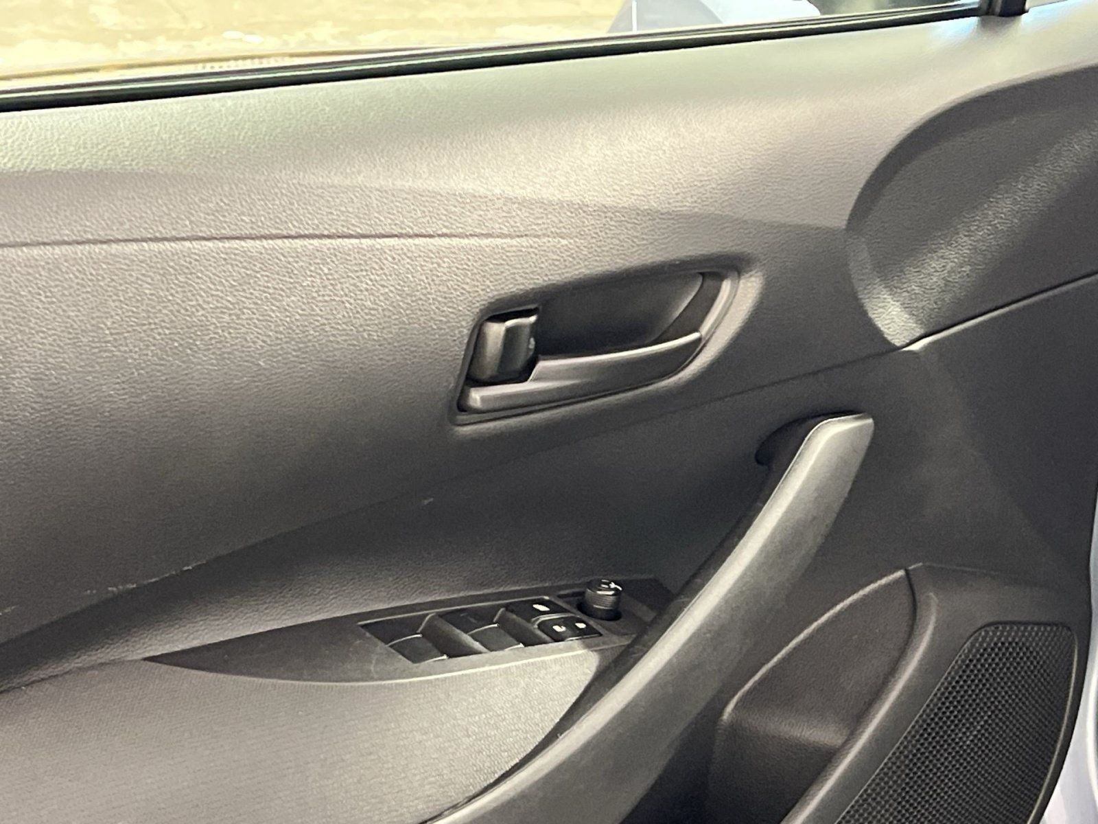 Used 2025 Toyota Corolla LE FWD image 15