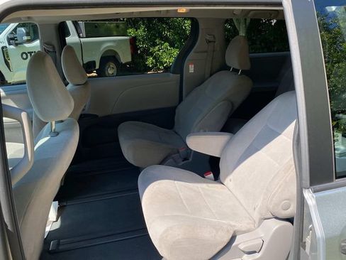Used 2020 Toyota Sienna L FWD image 8