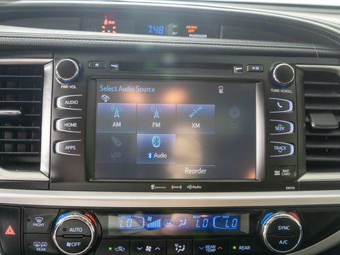 Used 2017 Toyota Highlander SE AWD/4WD image 19