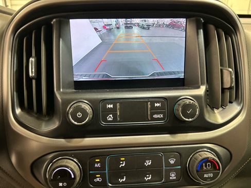 Used 2022 GMC Canyon AT4 w/ Trailering Package AWD/4WD image 5