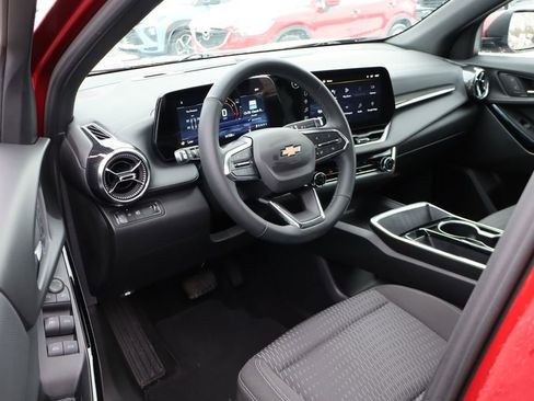 Used 2025 Chevrolet Equinox LT w/ Safety and Technology Package image 12