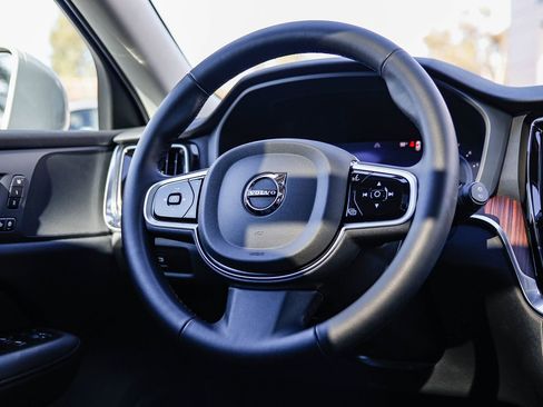 Used 2025 Volvo V60 B5 Cross Country Plus image 16