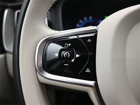 Used 2023 Volvo XC60 B5 Ultimate image 26