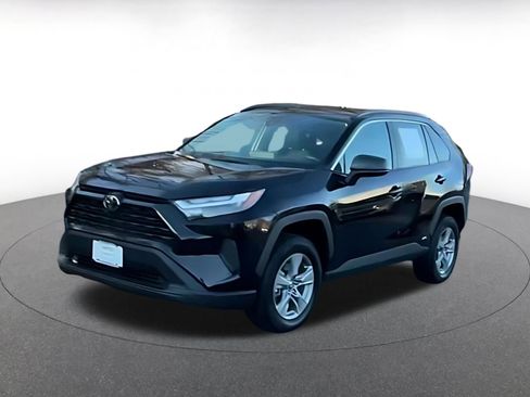 Used 2025 Toyota RAV4 LE image 3