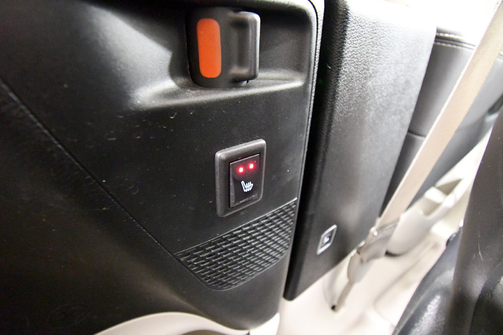Used 2024 Chrysler Pacifica Limited FWD image 18
