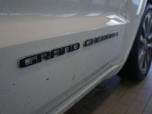 Used 2018 Jeep Grand Cherokee Overland AWD/4WD image 15