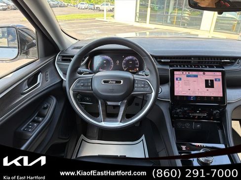 Used 2023 Jeep Grand Cherokee Limited AWD/4WD image 23