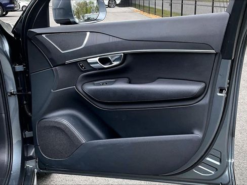 Used 2020 Volvo XC90 T6 Momentum w/ Protection Package image 22