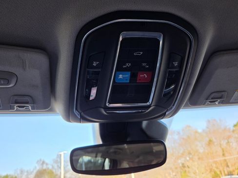 Used 2023 Jeep Grand Cherokee Limited w/ Black Appearance Package image 25