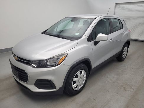 Used 2017 Chevrolet Trax LS FWD image 2