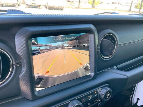 Certified 2023 Jeep Gladiator Overland image 50