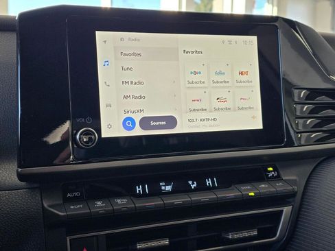 Used 2025 Toyota Camry SE image 29