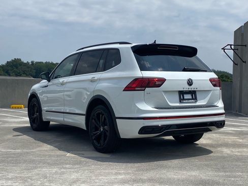 Certified 2024 Volkswagen Tiguan SE R-Line FWD image 4