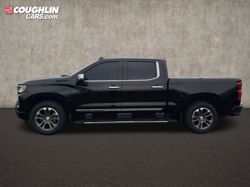 Used 2022 Chevrolet Silverado 1500 High Country w/ Technology Package image 2