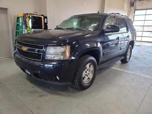 Used 2009 Chevrolet Tahoe LT w/ Luxury Package image 2