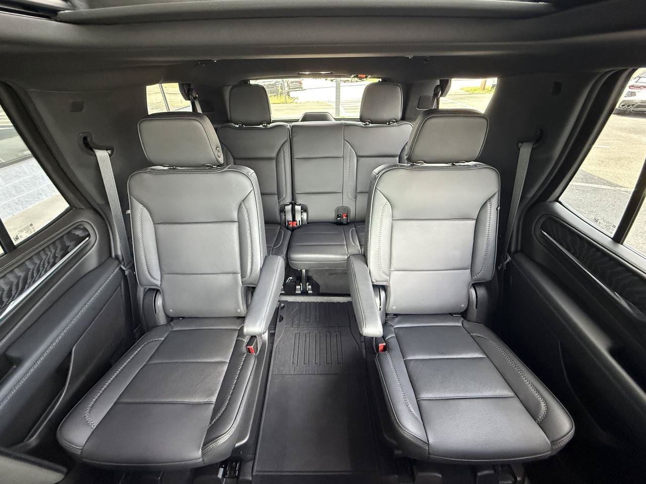 Used 2024 GMC Yukon Denali w/ Advanced Technology Package AWD/4WD image 43