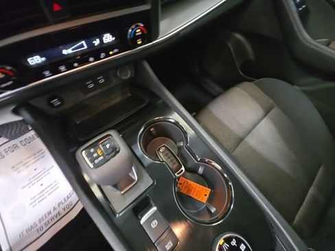 Used 2025 Nissan Rogue SV AWD/4WD image 18
