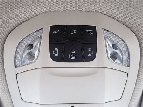Used 2023 Chrysler Pacifica Touring-L FWD image 24