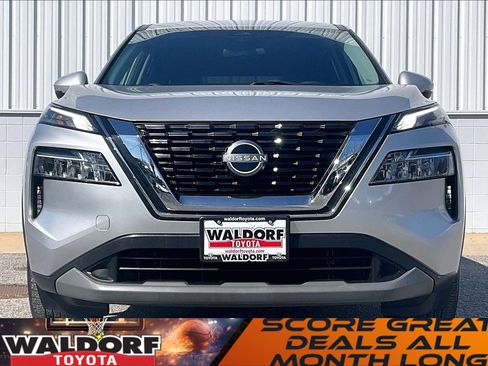 Used 2022 Nissan Rogue SV image 3