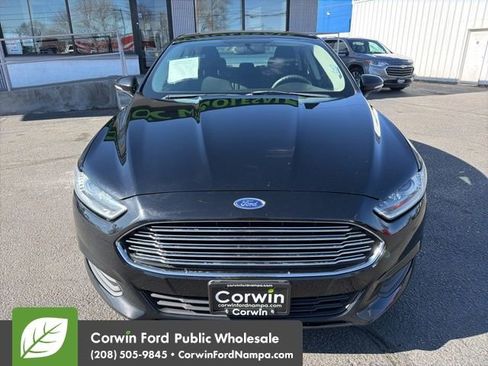 Used 2016 Ford Fusion SE image 2