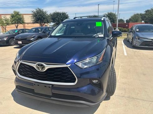 Used 2022 Toyota Highlander XLE FWD image 6