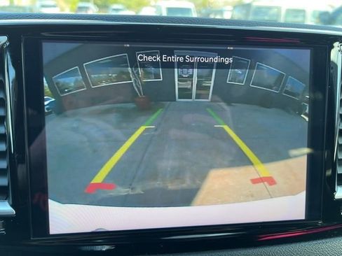 Used 2025 Chrysler Pacifica Select image 28