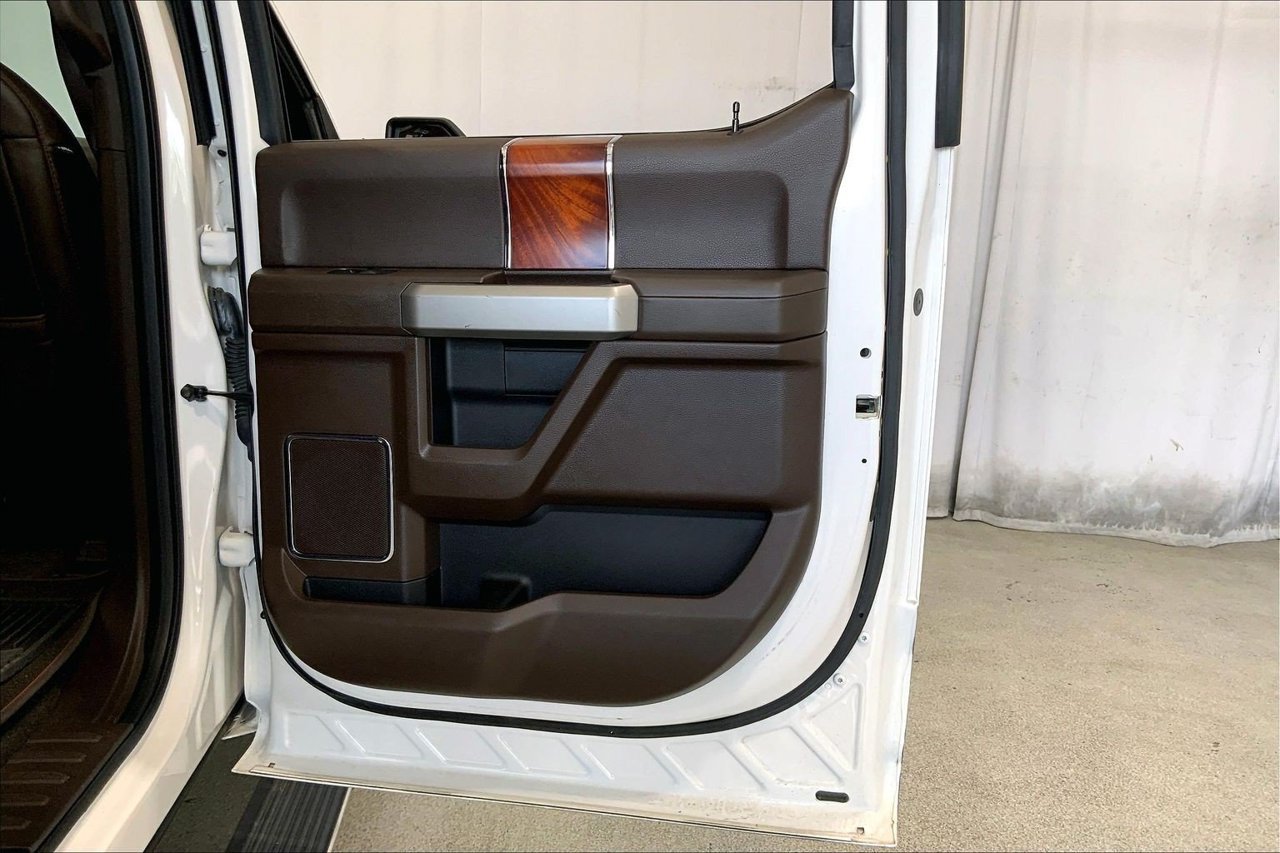 Used 2018 Ford F150 King Ranch w/ Equipment Group 601A Luxury AWD/4WD image 23