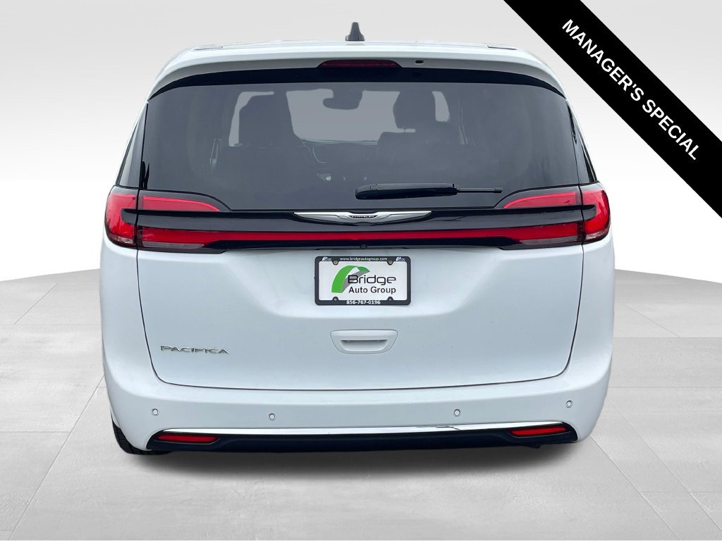 Used 2023 Chrysler Pacifica Touring-L FWD image 6