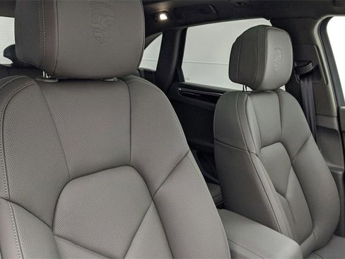 Used 2023 Porsche Macan S image 44