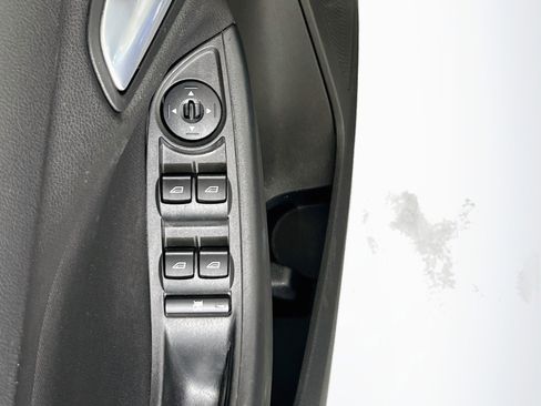 Used 2018 Ford Focus SE w/ SE Appearance Package FWD image 17