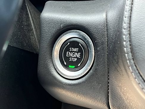 Used 2022 Chevrolet Suburban LT RWD image 23