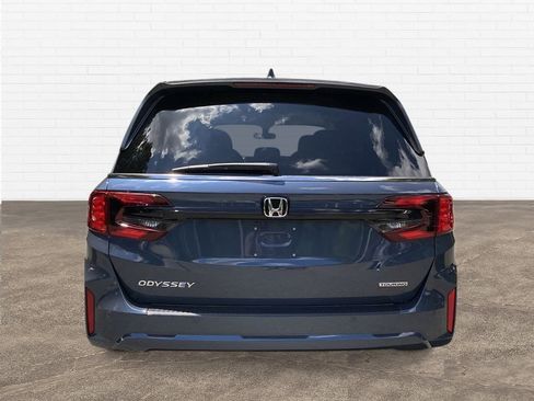 New 2026 Honda Odyssey Touring image 4
