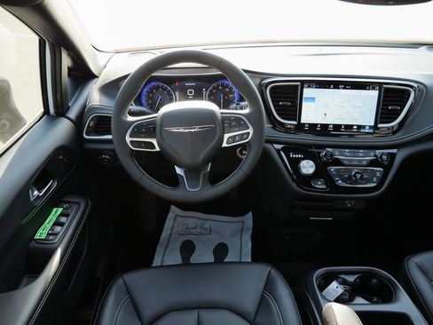 New 2026 Chrysler Pacifica Select image 27