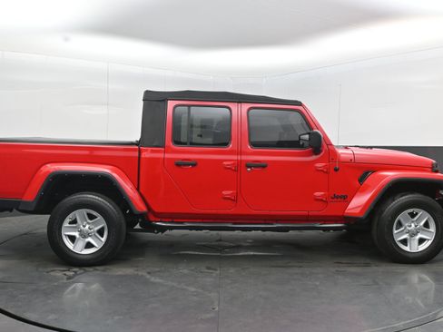 Used 2022 Jeep Gladiator Sport image 8